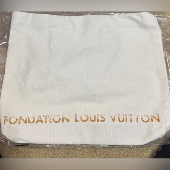 Louis Vuitton Fondation Tote - Picture 2 of 4